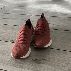 Like New Skechers Burgundy Memory Foam Sneakers